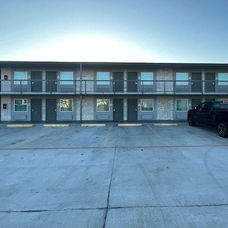 Super 8 By Wyndham Sulphur South Екстериор снимка