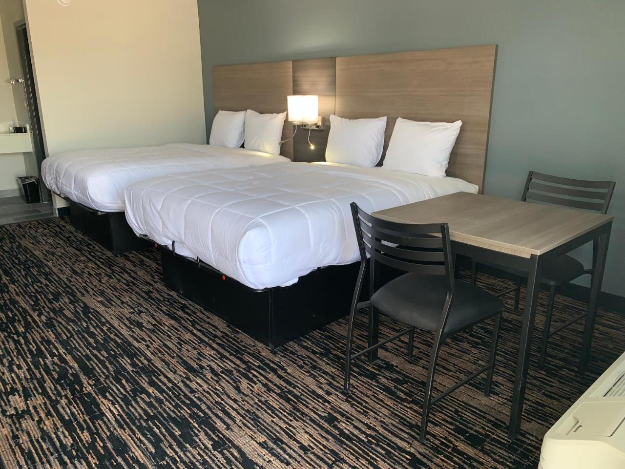 Super 8 By Wyndham Sulphur South Екстериор снимка